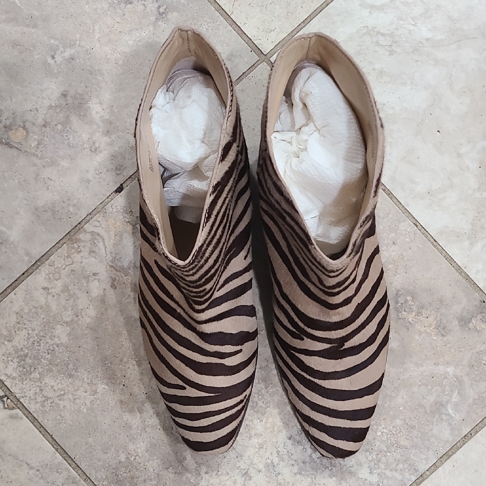 Veronica Beard Brown Zebra Ankle Boots - Picture 5 of 12